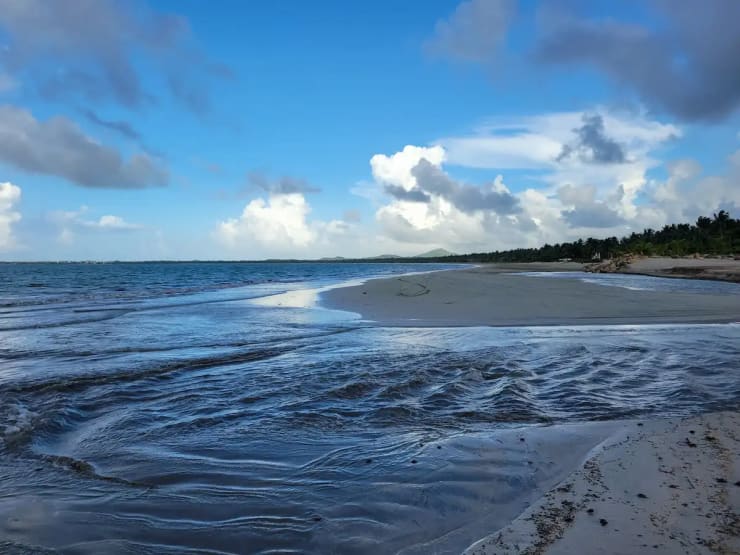 Playa Arriba Miches agua turquesa y arena dorada - playa natural caribeña