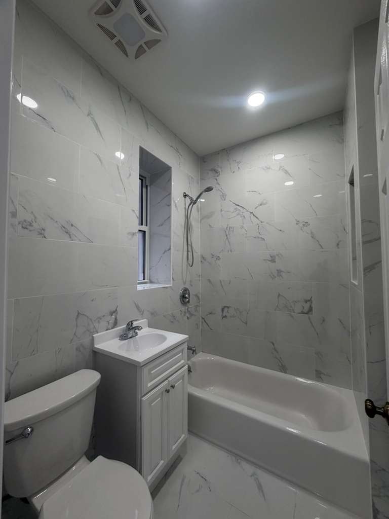 Carrara marble bathroom gut renovation by Fibinachi Construction NYC