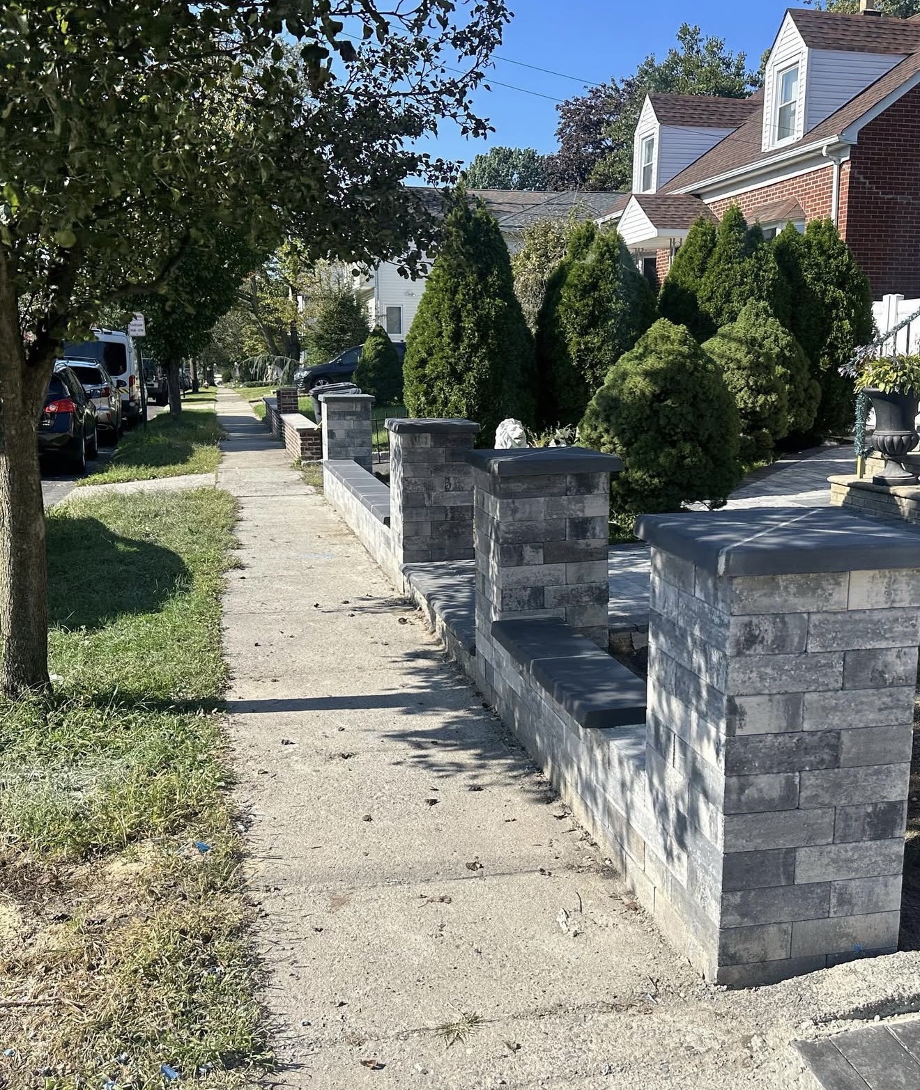 Masonry block retaining wall with pillars by Fibinachi Construction