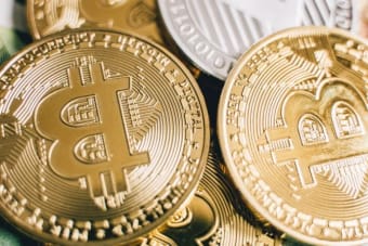 Bitcoin and XRP Trail in Yen Pairs as Japan’s Currency Rebounds