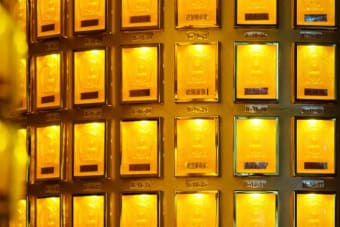 Silver’s Two-Speed Market Deepens as COMEX Inventories Rise and Shanghai Premiums Jump