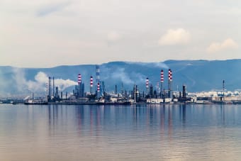 Natural Gas and Oil Forecast  | Oversupply and Recession Fears Pressure Energy Prices