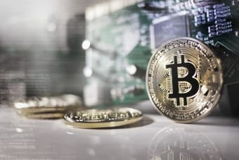 Bitcoin ETF Outflows Signal Weak Conviction as BTC Slips Toward $90,000