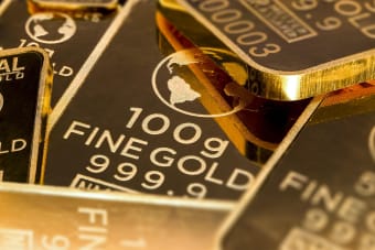 Gold Price Forecast: XAU/USD Falls as Oil Surge and Rising Yields Pressure Bullion
