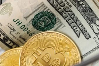 CryptoQuant Says Strategy Should Pause Bitcoin Buying and Rebuild Cash