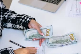 USD/MXN Pulls Back After Brief Push Above 17.50
