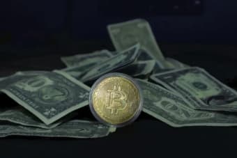 Strategy Pauses Bitcoin Buying as Dollar Reserve Climbs to $3 Billion