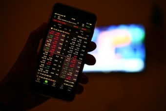 Natural Gas Dips Over 1% Amidst Bearish Sentiment in Gas Markets