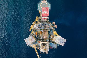 Oil News: Middle East Supply Risks Push WTI Higher Ahead of Key EIA Inventory Data