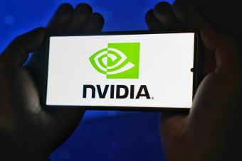 Bitcoin Faces Breakdown Risk as Nvidia Earnings and Fed Minutes Loom