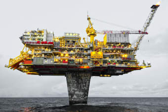 Crude Oil and Natural Gas Analysis: Key Levels and Energy Outlook