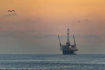 Oil News: Crude Oil Drops as Ceasefire Removes Fear Premium, Volatility Ahead