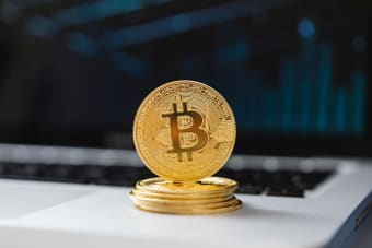 Bitcoin Stabilizes at $66K After Overnight Crypto Rout as Tariff Fears Rattle Markets