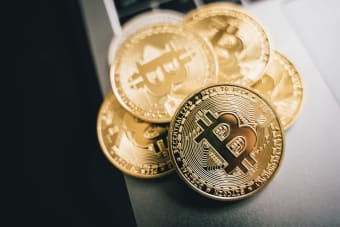 Bitcoin Price Forecast: BTC Holds $76K Support as ETF Outflows Weigh on Market