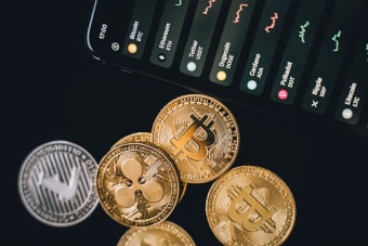 Crypto Market in Freefall as Fear Index Hits 17-Month Low – What’s Next for DOGE, ADA, and XRP?
