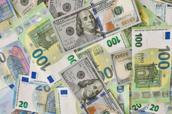 EUR/USD Faces Key Resistance, Pullback Risk Builds