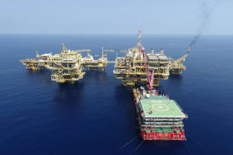 Oil Price Forecast: Brent and WTI Volatile as US-Iran Ceasefire Uncertainty Persists