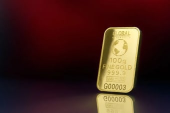 Gold Slides as Dollar Holds Breakout While War Risk Fails to Spark Haven Bid
