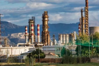 Crude Oil Price Stalls Amid Lower Trading Volumes and Market Uncertainty