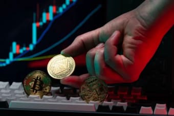 Coinbase Secures UK Approval to Offer Equities and Derivatives Alongside Crypto