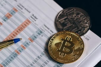 Bitcoin ETF Outflows and Private Credit Redemptions Raise Cross-Market Liquidity Warnings