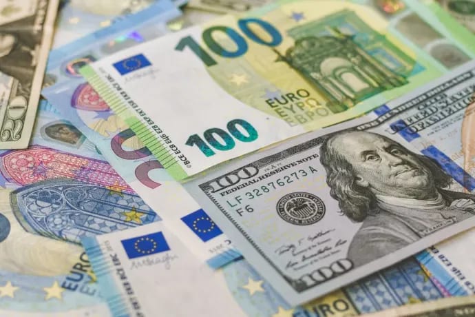 Fed Rate Outlook Shifts After Weak Jobs Data as Dollar Holds Key Support