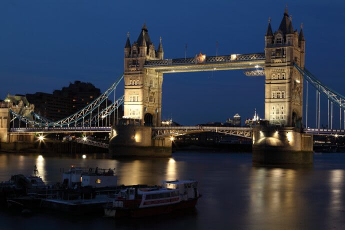 GBP Falls Amid Weak Retail Sales Data and Rising Recession Fears