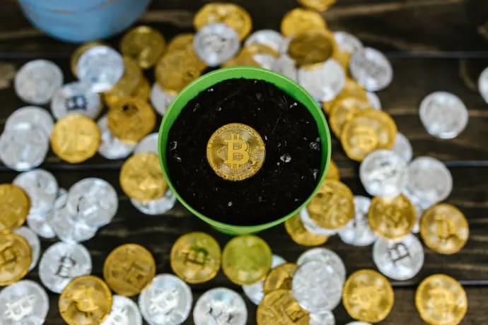 Bitcoin Price Faces Sub $60K Risk as Fed Rate Hike Bets Reprice Macro Outlook