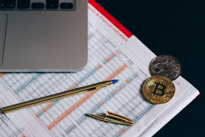 Former FCA Insider Says UK’s Crypto Ambition Faces a ‘Great Divide’