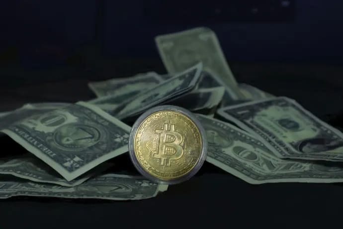 Strategy Pauses Bitcoin Buying as Dollar Reserve Climbs to $3 Billion