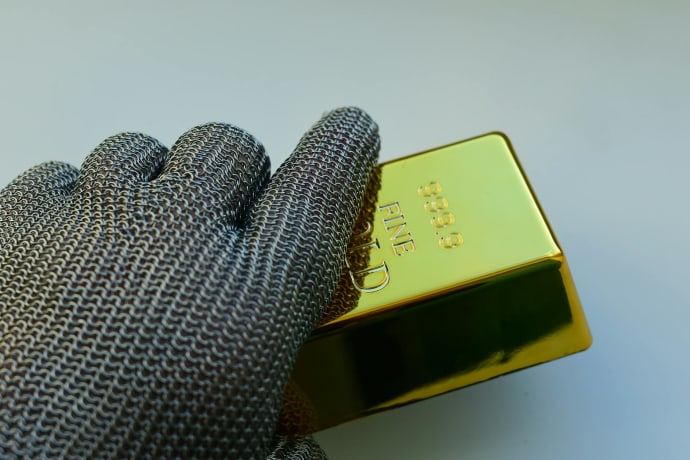 Tether Buys $1B in Gold Monthly, Stores Reserves in ‘James Bond’ Bunker