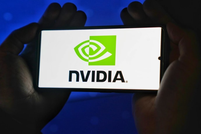 Bitcoin Faces Breakdown Risk as Nvidia Earnings and Fed Minutes Loom