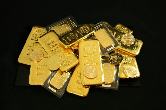 Gold & Silver Price Forecast: XAU/USD Near $4,700 as XAG/USD Breaks Trendline