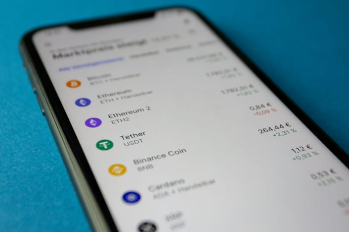BNB Price Holds Below $900 as On-Chain Activity Drops and Major Upgrades Approach