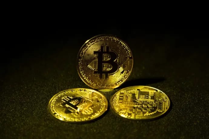 Shiba Inu Price Holds Near Key Pivot as Sellers Defend $0.000005