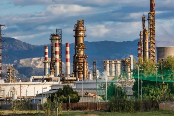Crude Oil Price Stalls Amid Lower Trading Volumes and Market Uncertainty