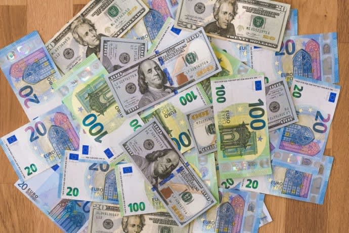 EUR/USD Holds Bearish Bias Below 1.1400 as US Jobs Data Looms