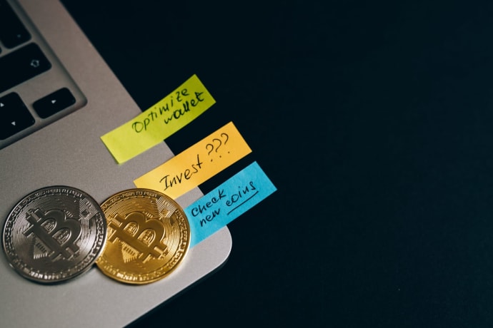 Capture the essence of cryptocurrency investments with Bitcoin coins and sticky note reminders.