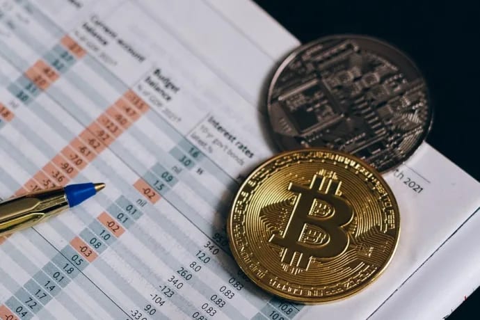 Bitcoin ETF Outflows and Private Credit Redemptions Raise Cross-Market Liquidity Warnings