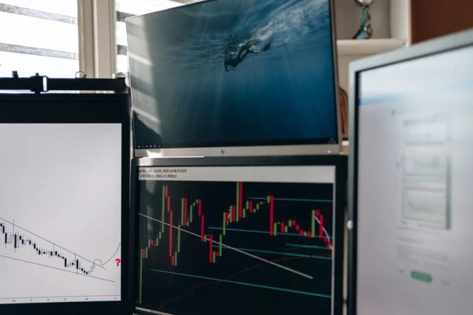 SpaceX Nasdaq 100 Inclusion Tests Whether Index Buying Can Offset Post-IPO Volatility
