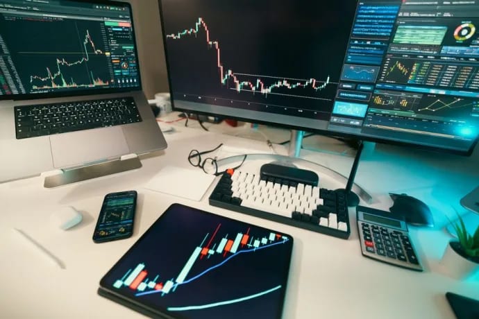 Bitcoin Holds Near $60K as Bearish Derivatives Pressure Builds