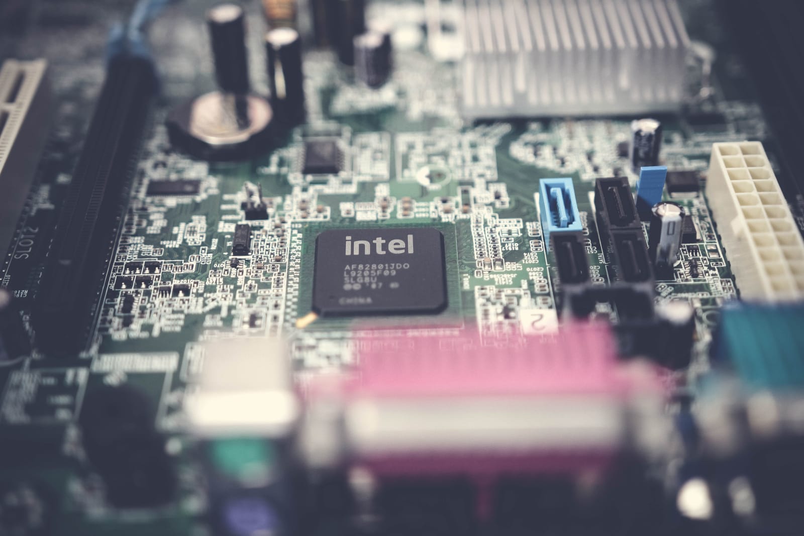 Nasdaq Futures Slide as Global Chip Selloff Pressures Micron, AMD and Nvidia