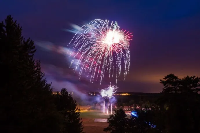 firework, blue sky, nature-845069.jpg
