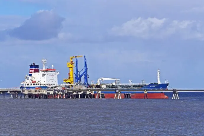 wilhelmshaven, pier, tanker-1578577.jpg