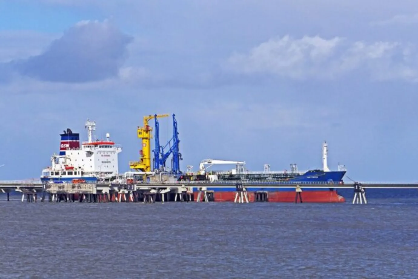wilhelmshaven, pier, tanker-1578577.jpg