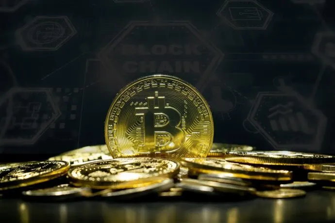 bitcoin, cryptocurrency, blockchain-6631099.jpg