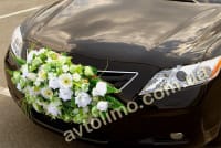 Прикраса весільного автомобіля квітами 0mMd