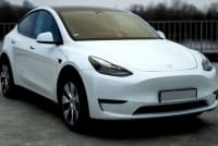 033 Безпілотний електромобіль Tesla Model Y 5MJ5