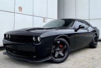 103 Dodge Challenger чорного кольору, 3,6, з водієм wvzL