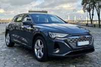 271 Позашляховик Audi Q8 E-tron, електричний, синій, без водія mL8o